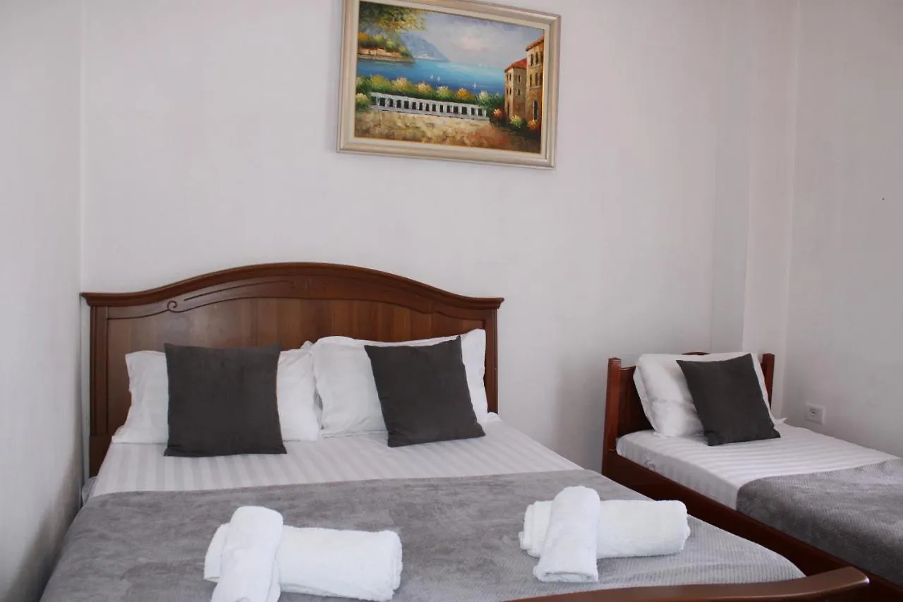 Deni Family Apartament Tirana 0*,  Albania